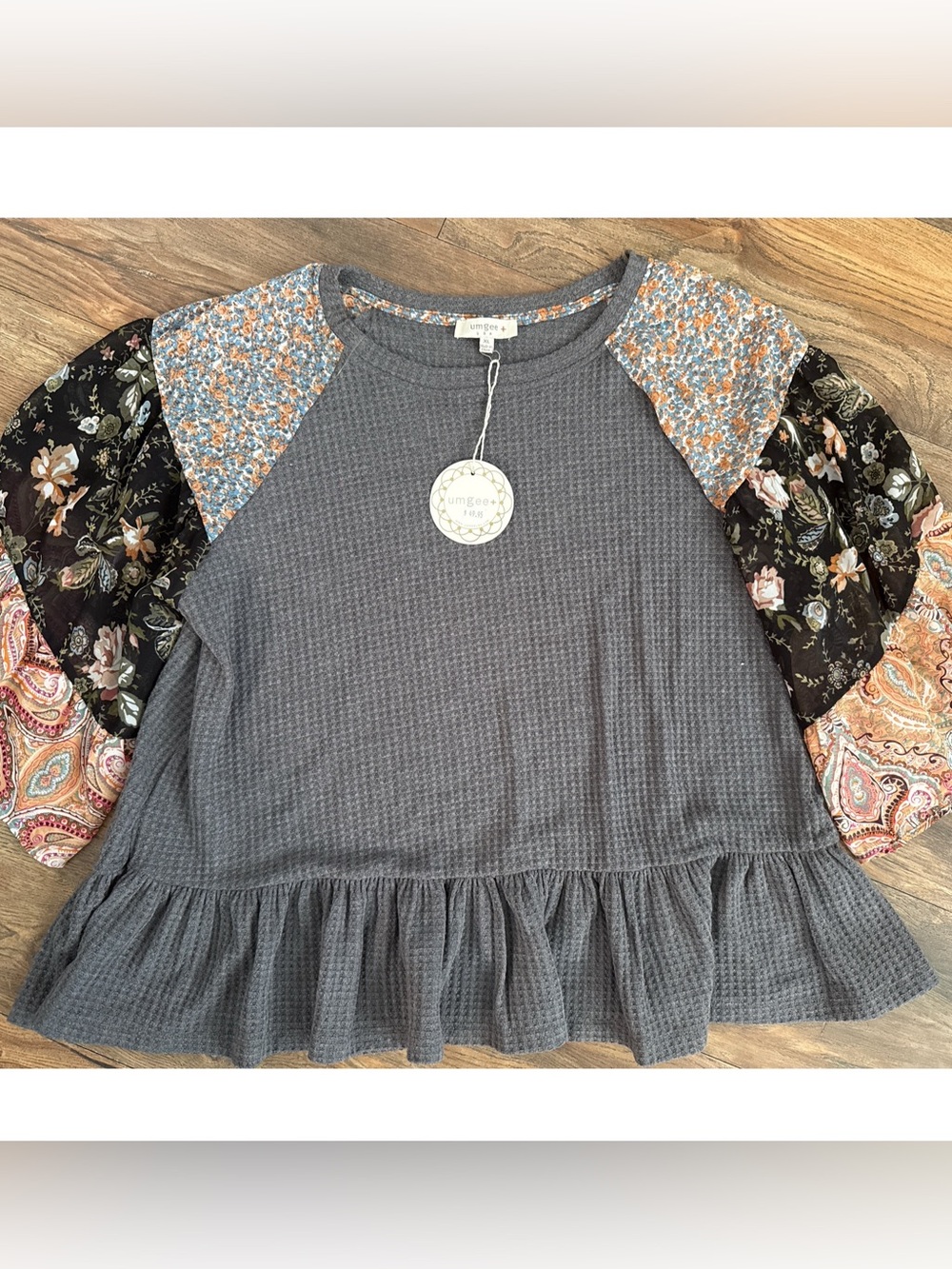 Umgee Size XL Gray Waffle Knit Mixed Floral Bell Sleeves NWT